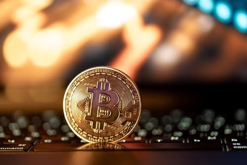 بتكوين تحطم رقمًا قياسيًا وتتجاوز حاجز 123 ألف دولار